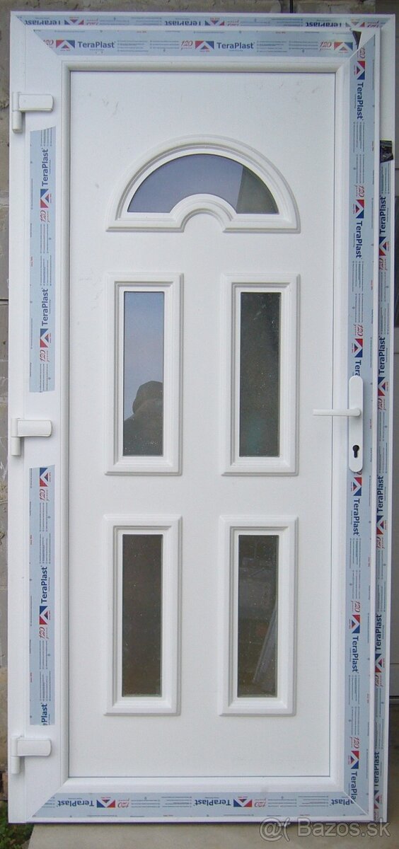 plastove vchodove dvere