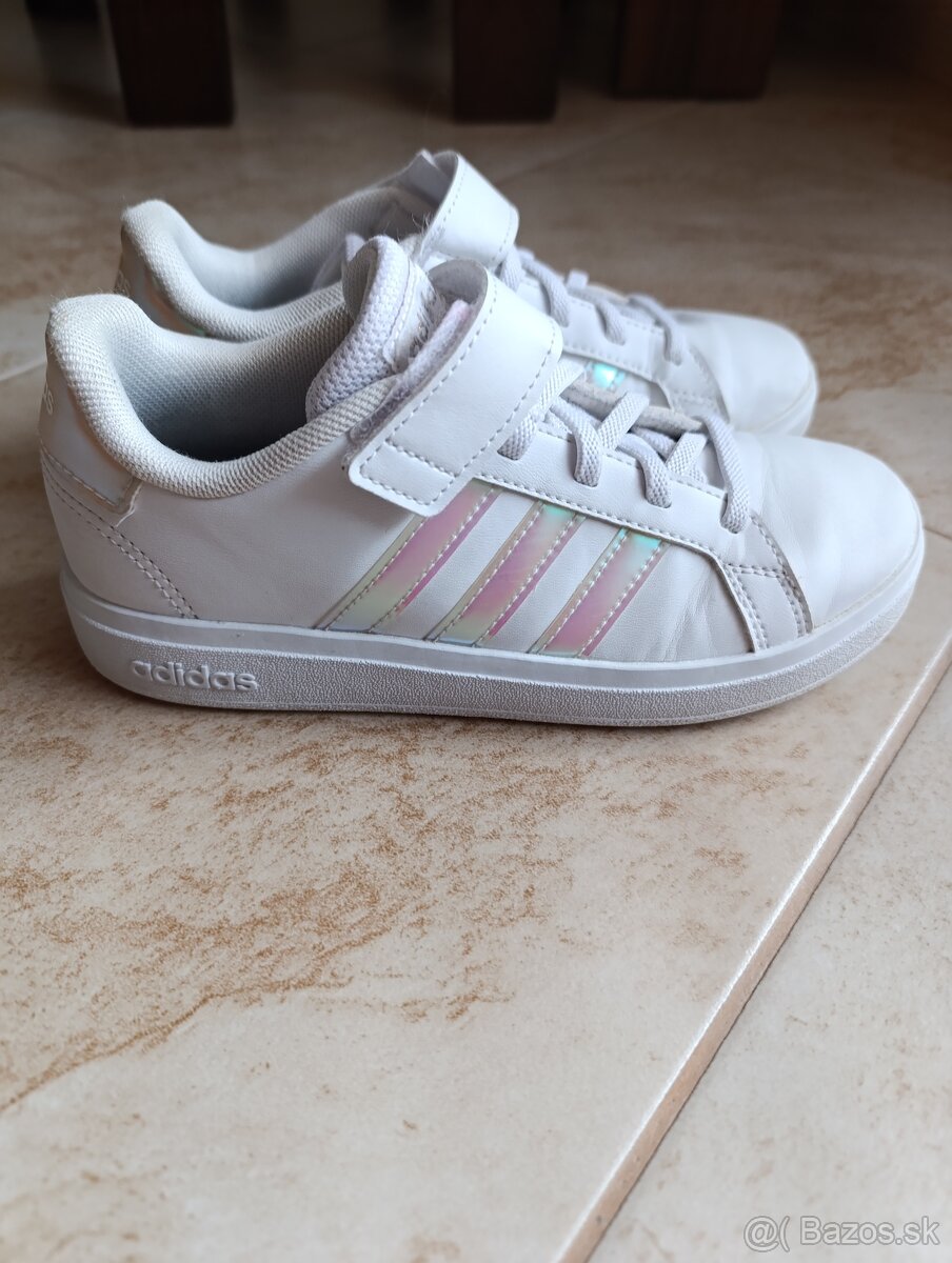 Tenisky Adidas velkost 33