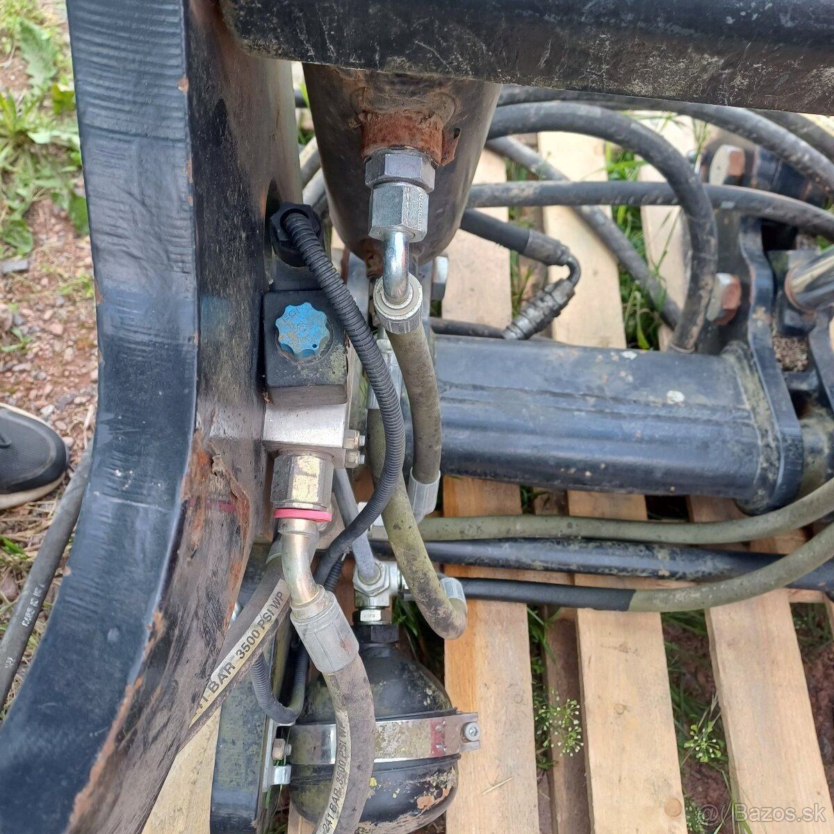 Celna hydraulika new holland 6030