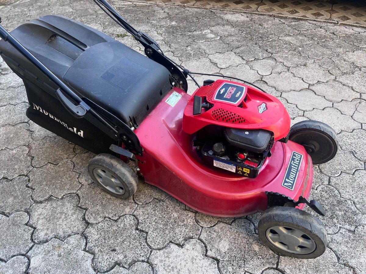 Mountfield motorova kosacka
