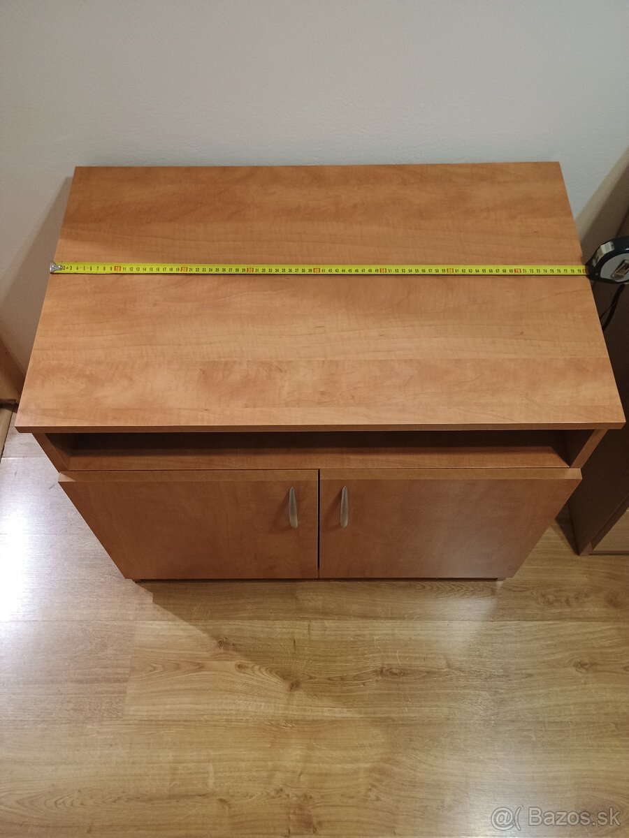 Skrinka pod TV s uloznym priestorom