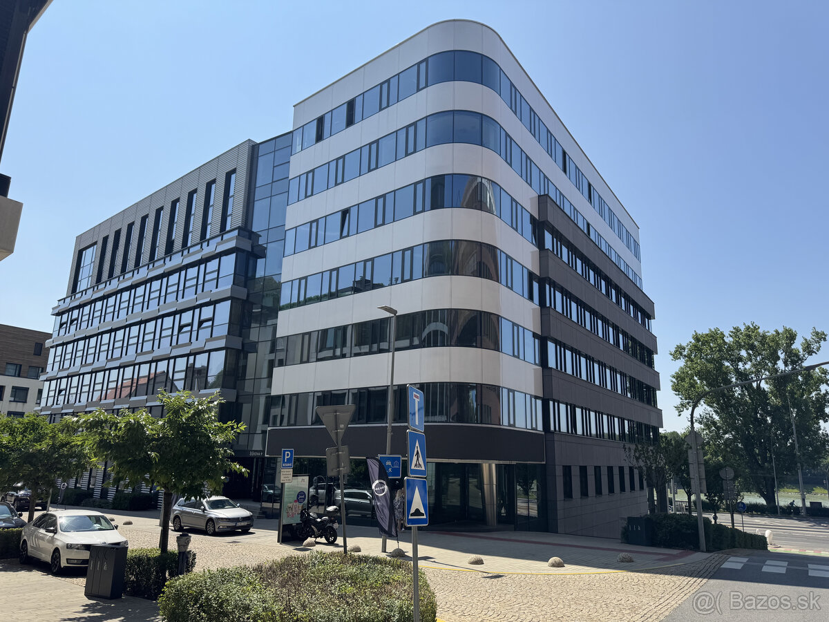 Prenájom samostatného kancelárskeho traktu 407 m² pri nábrež