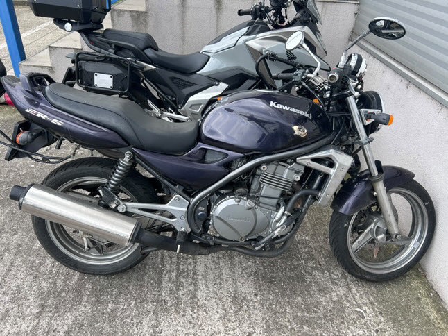 Kawasaki ER5 - 500 r.v. 2001 padnutá - REZERVOVANÁ