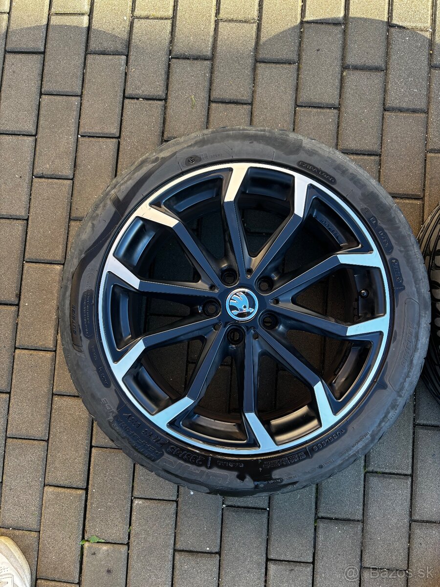 235/45 R18 Škoda Superb