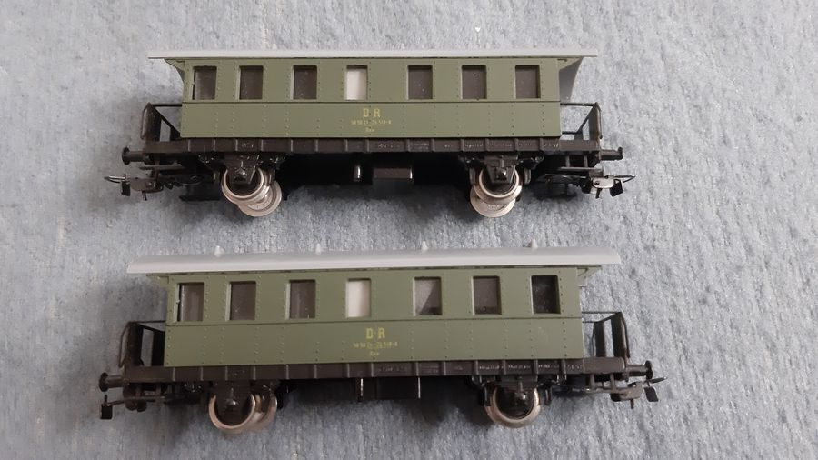 Vláčiky - dva osobné vozne H0