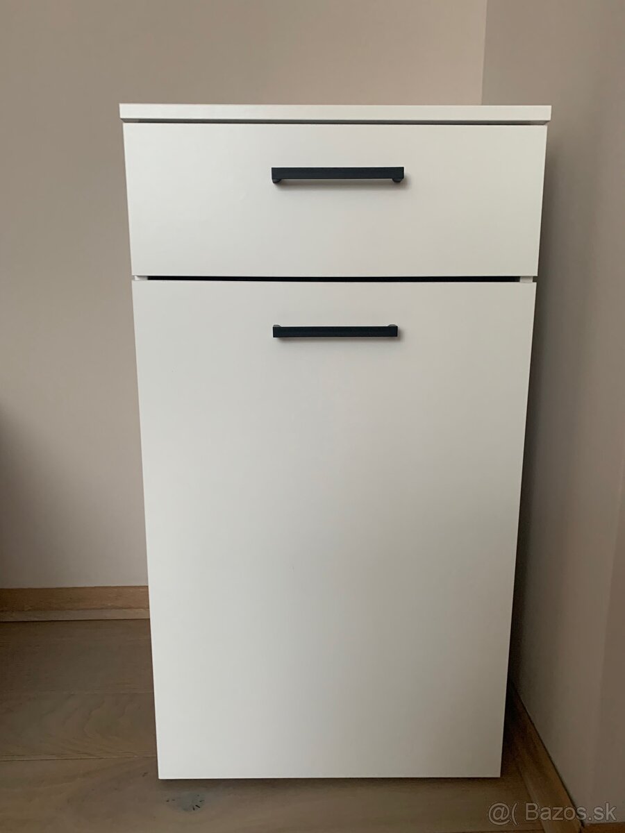biela komoda