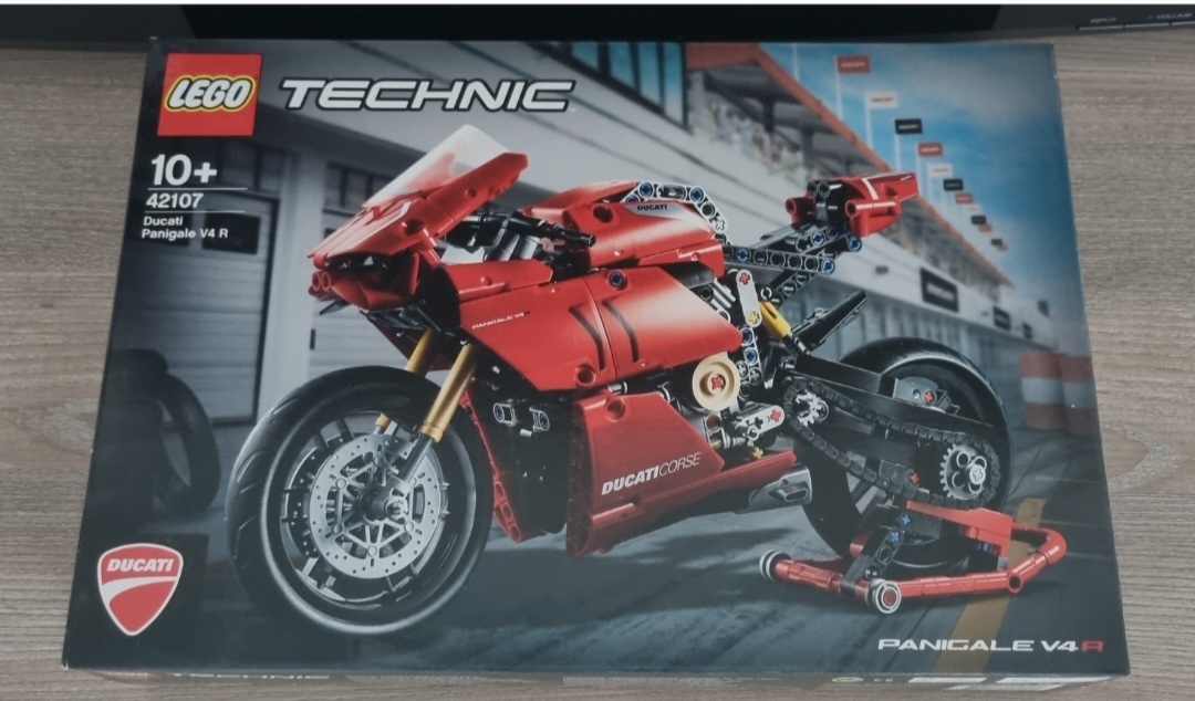 Predám LEGO Technic 42107 Ducati Panigale V4 R
