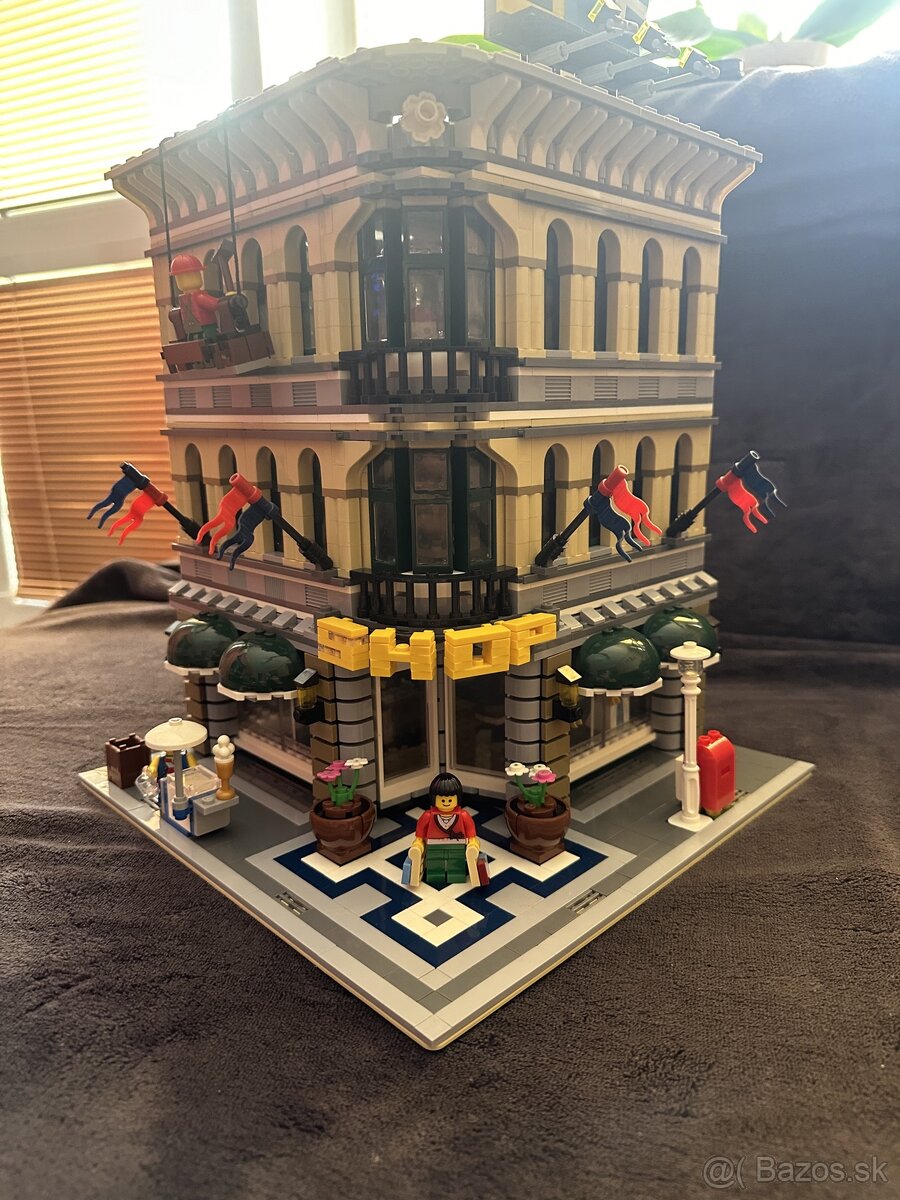 Lego 10211