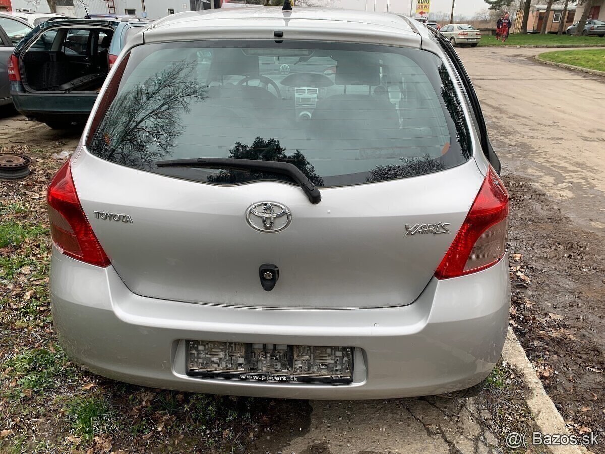 Rozpredam Toyota Yaris 1.0 51kw 1KR-FE 2009