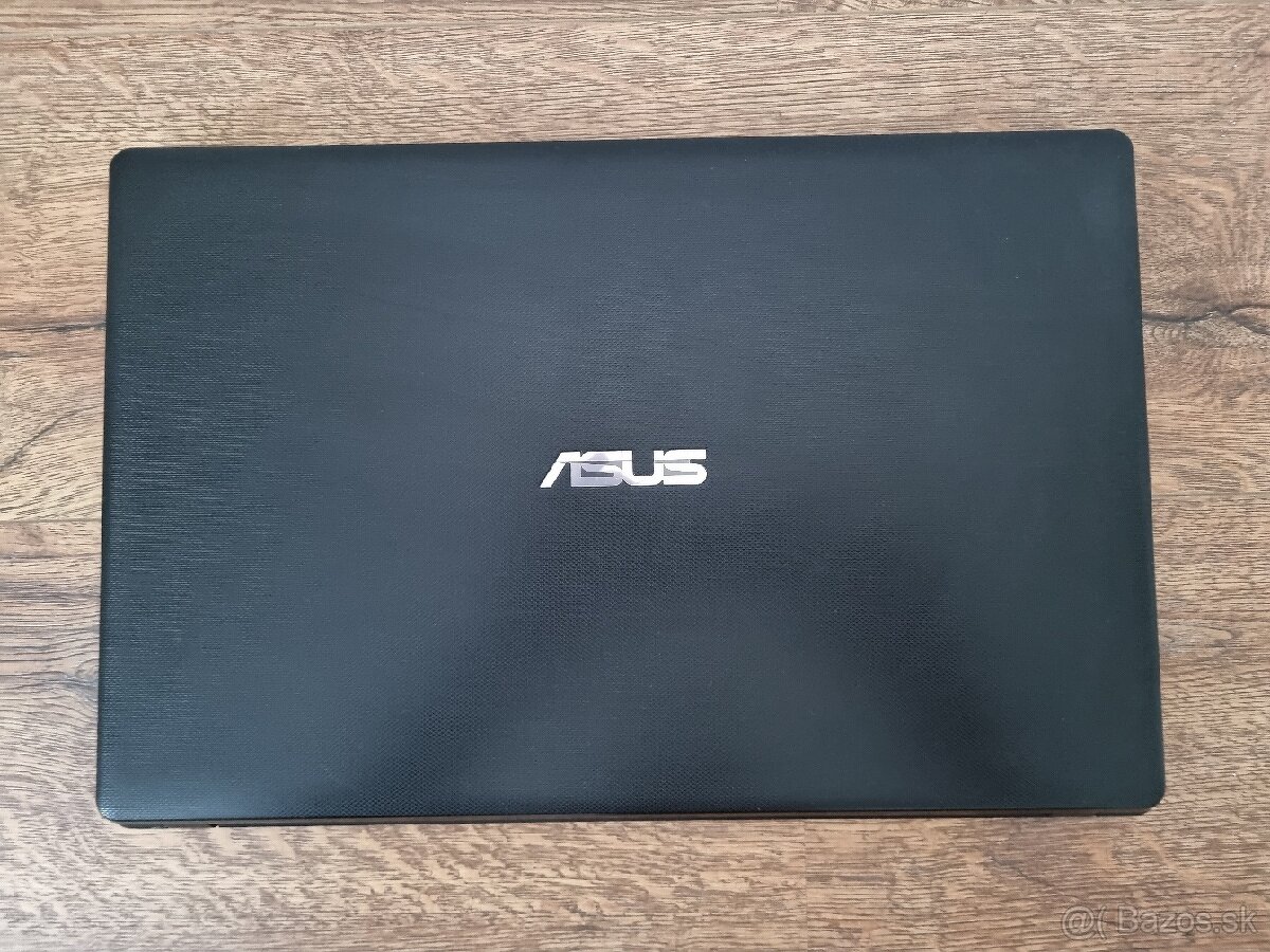 Predam notebook ASUS X551C.