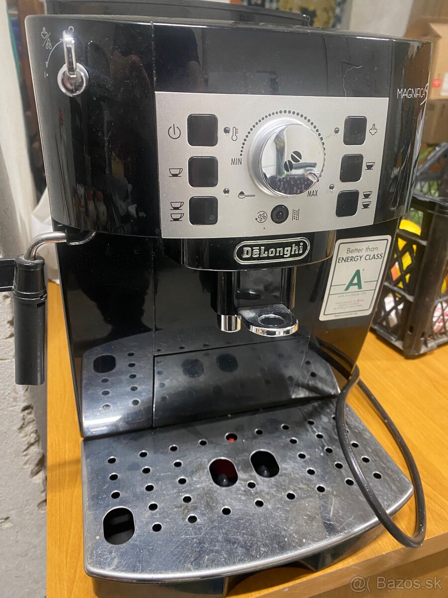 Predám kavovar Delonghi magnifica s