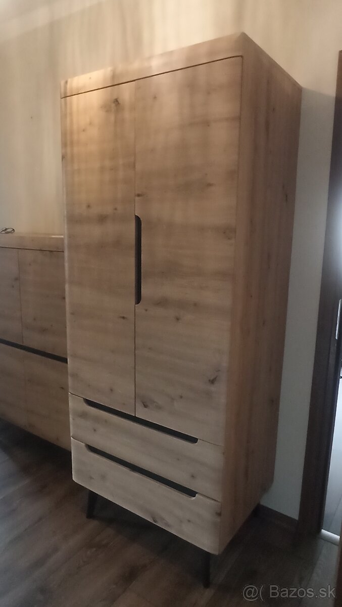 moderná šatníková skriňa