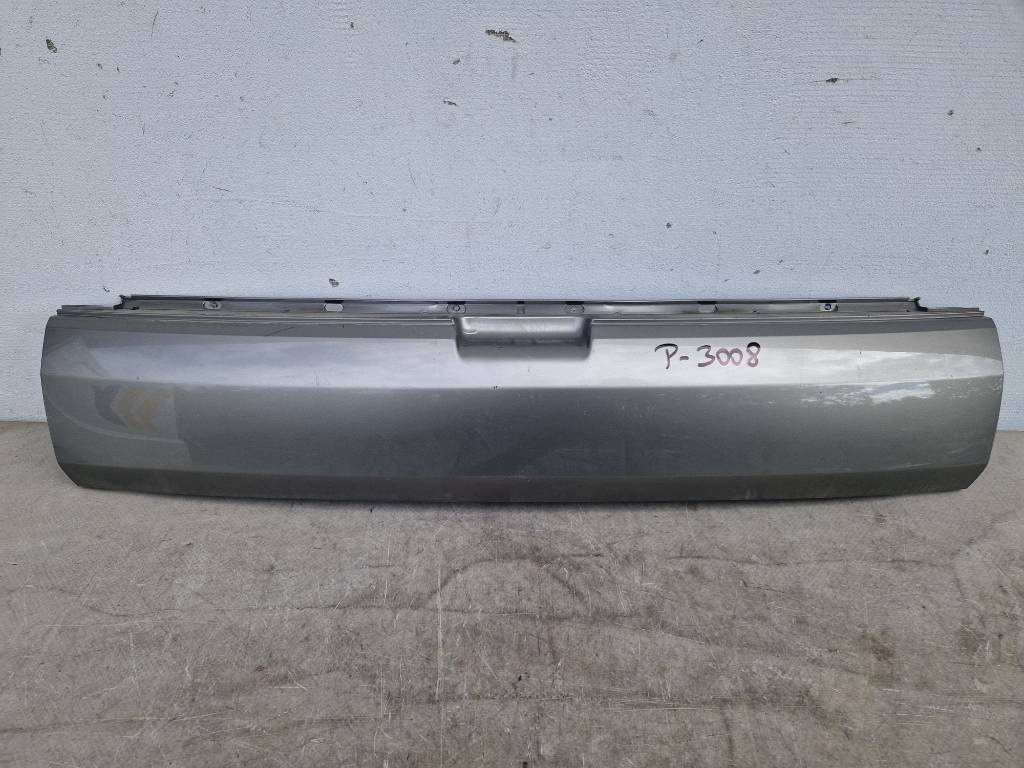 Peugeot 3008 09- zadne piate dvere spodný plast