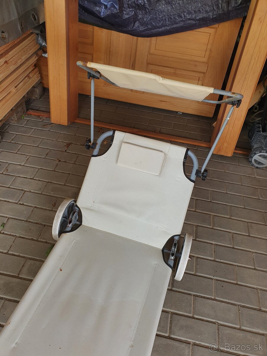 Sklápacie plážové lehatko