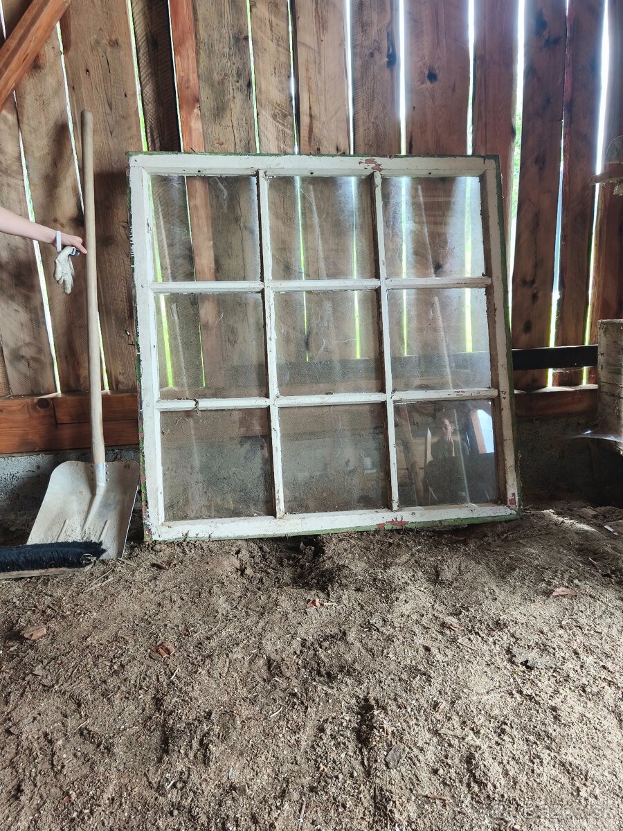 Staré okno vintage na renovaciu 130cm
