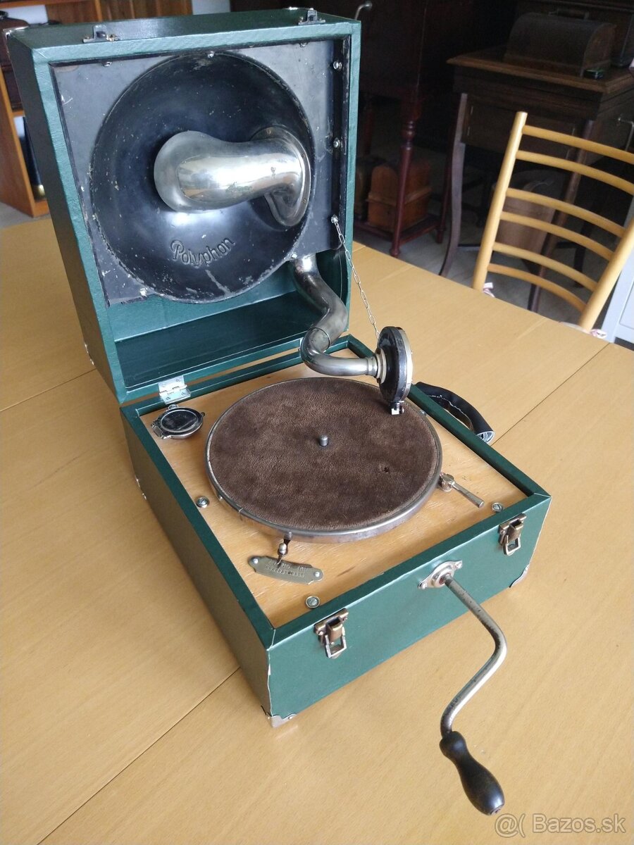 Kufríkový gramofón na kľuku Polyphon