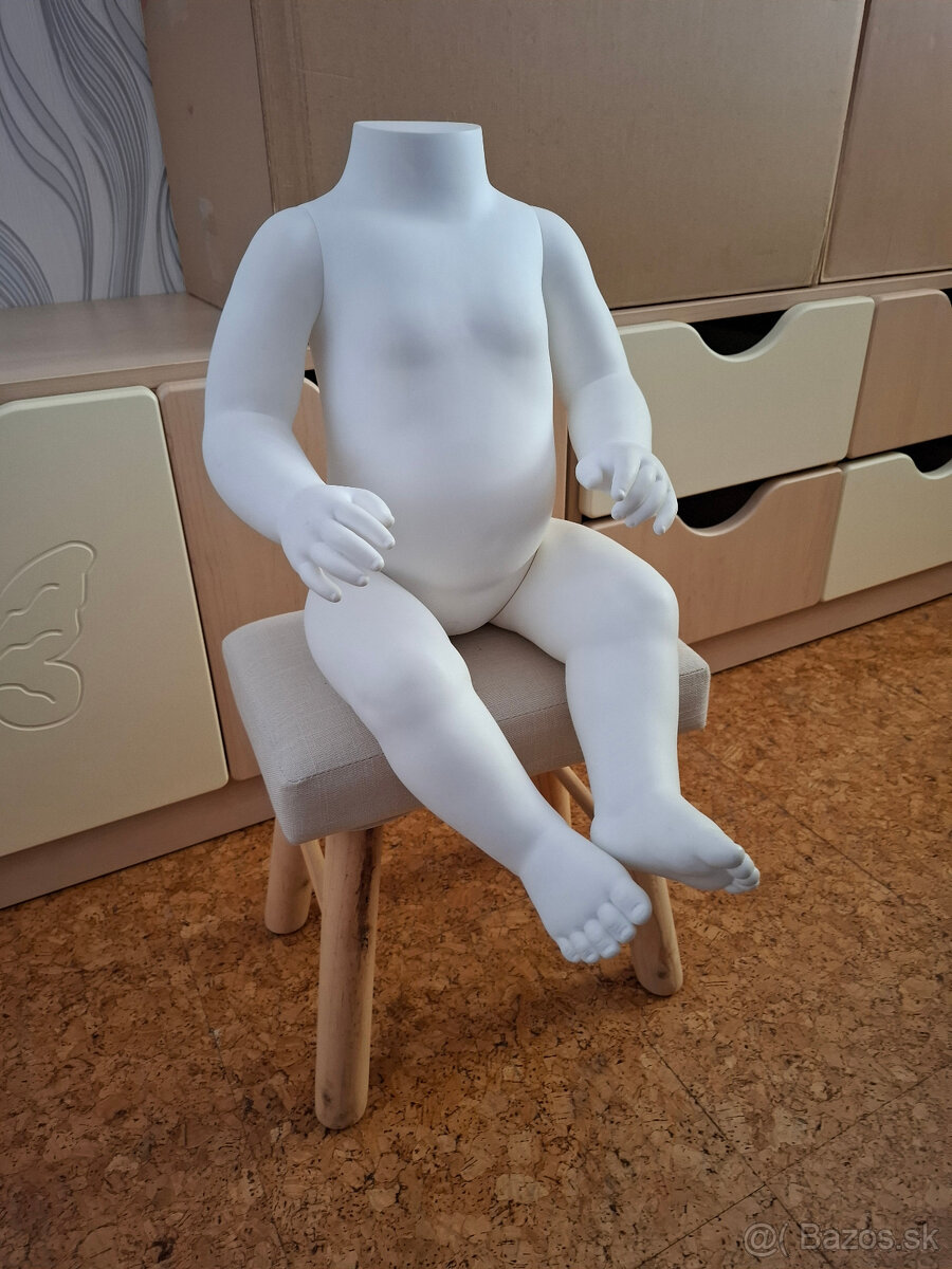 Detská sediaca figurína Mayoral bez hlavy -bábätko 6 mes.