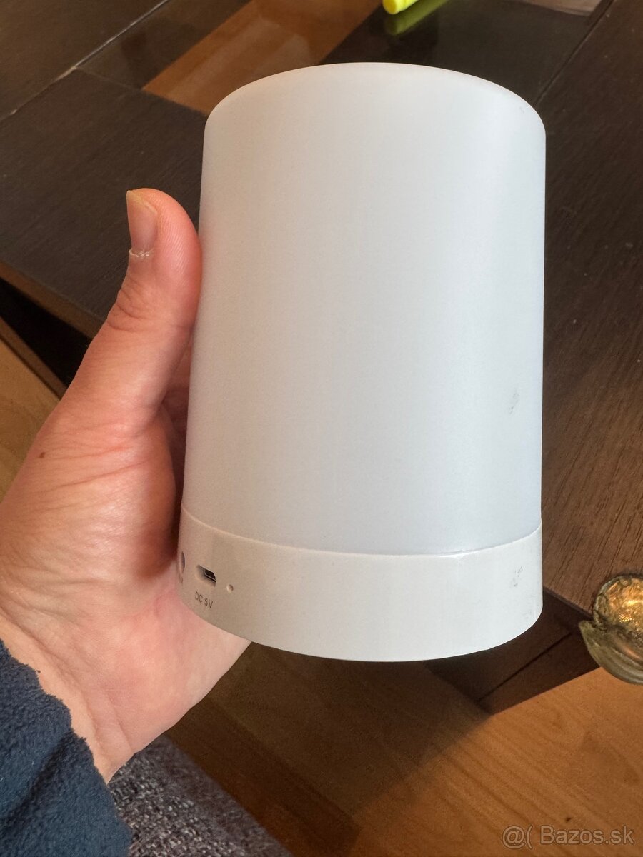 reproduktor bluetooth s funciou LED lampicky