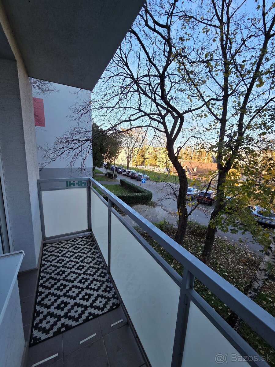 Ponúkam na predaj 4-izbový byt na Modráku