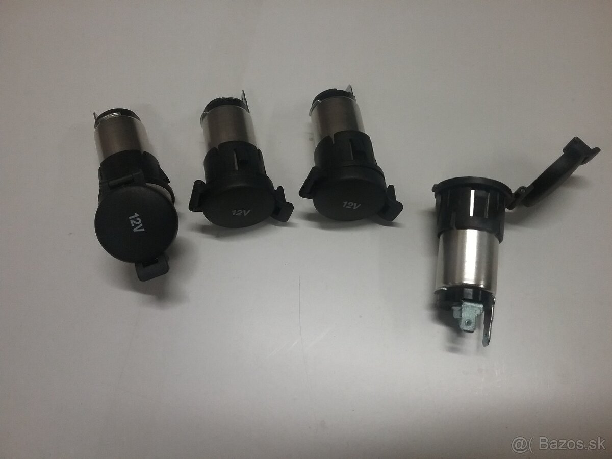 AUTOZÁSUVKA 12 V