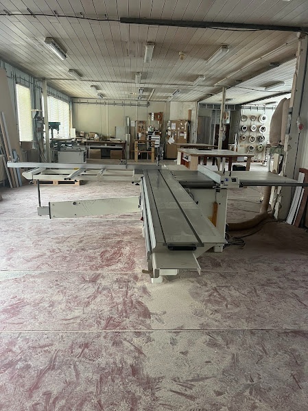 Predaj haly s pozemkom v obci Valaská.