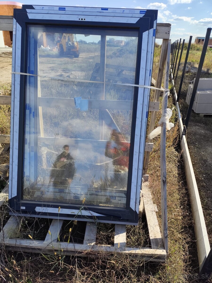 2 ks okna zn. SOLO GRUPA