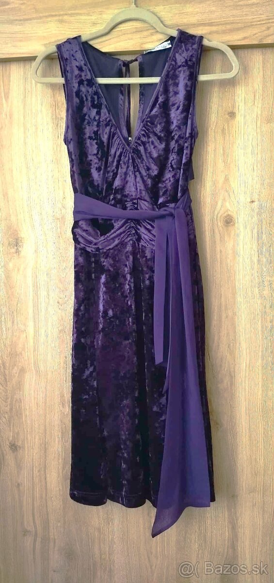 Krátke spoločenské šaty