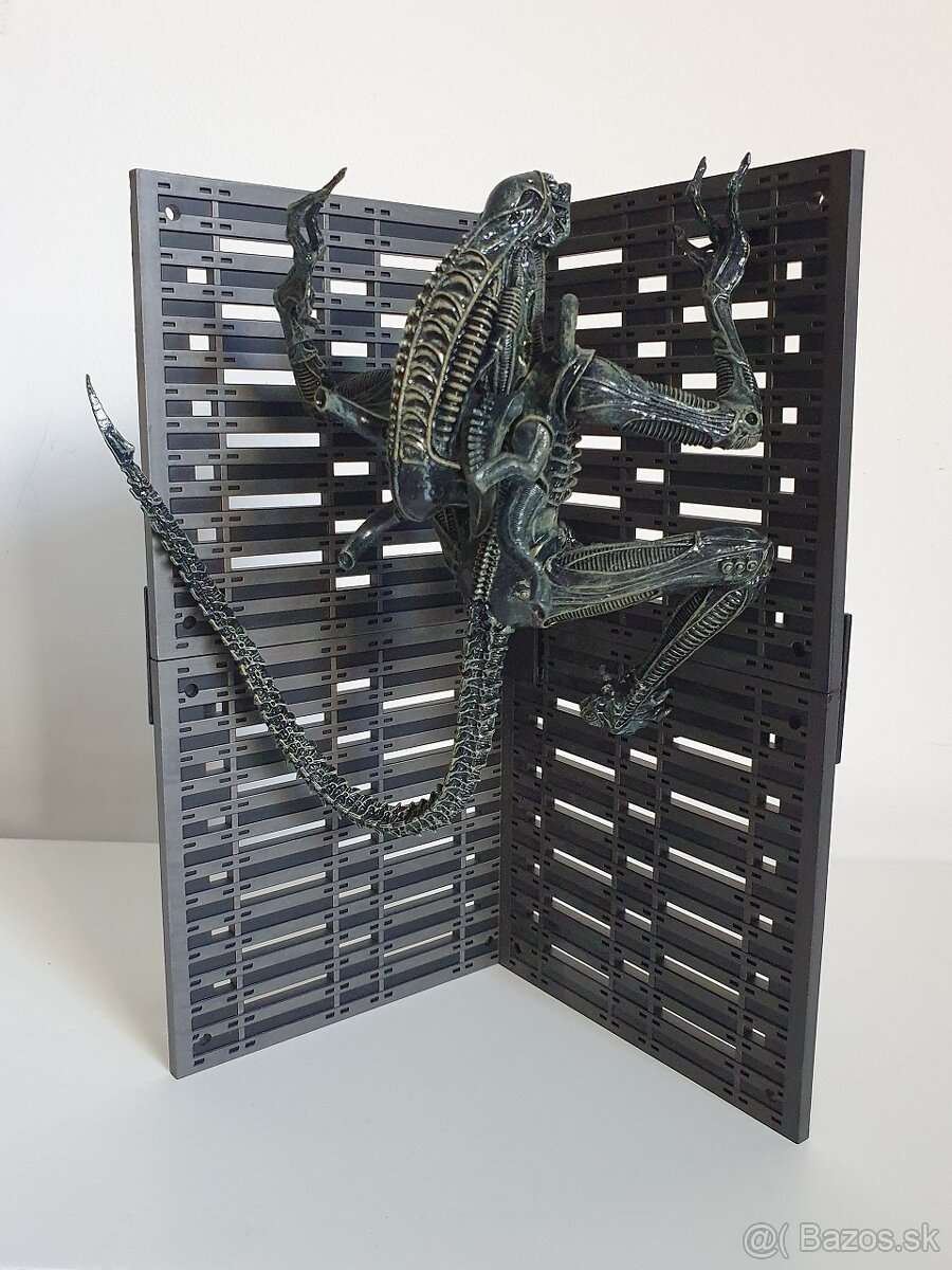 Aliens ARTFX+ PVC Statue - Alien Warrior Drone Kotobukiya