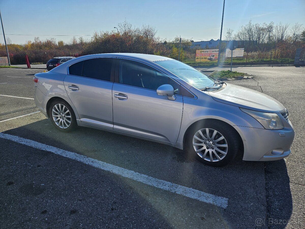 Toyota avensis 2011