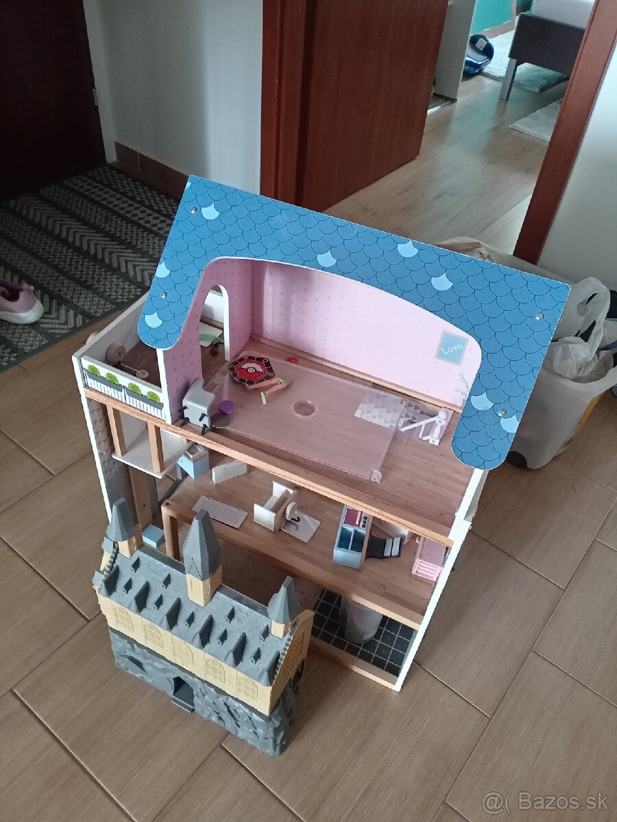 DOMČEK NA HRANIE