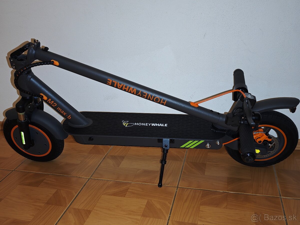 /NOVÁ/ Elektrická kolobežka s odnímateľným sedadlom