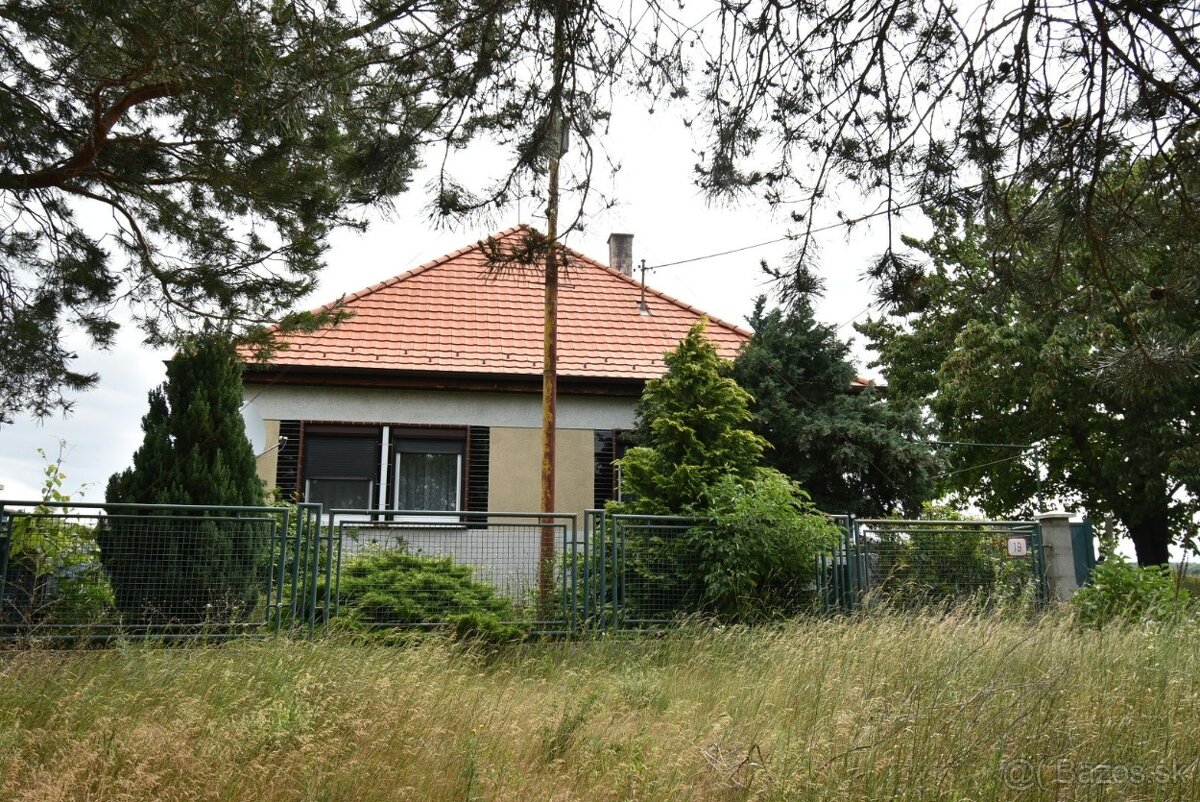 Viničné:Rodinný dom  na pozemku 2.624 m2