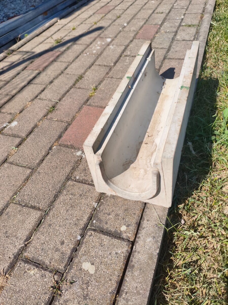 Predám betónové odvodňovacie žľaby