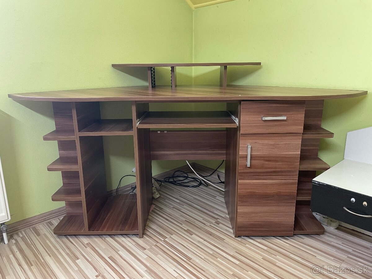 Rohový pracovný stôl