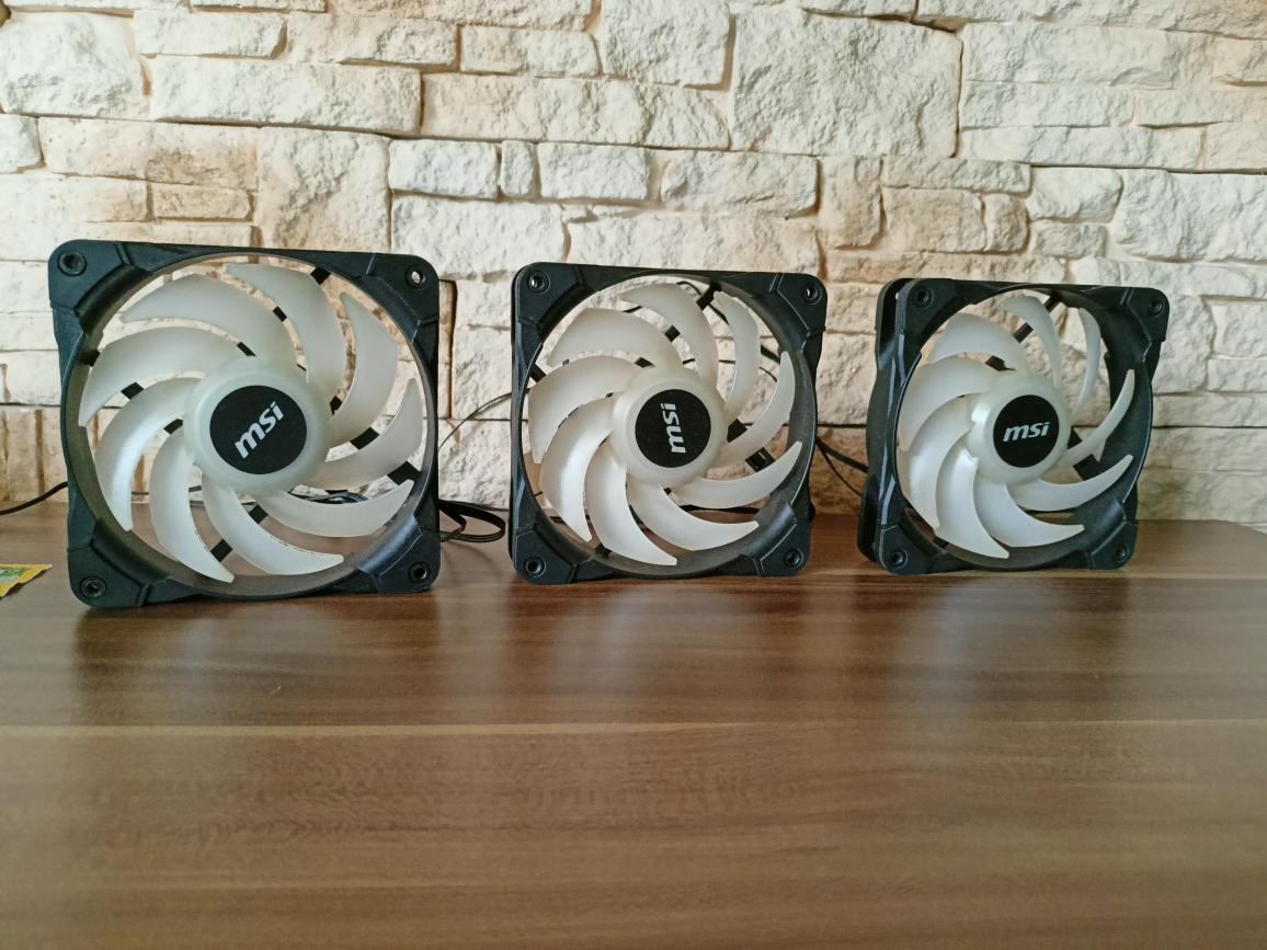 Sada ventilátorů MSI 120mm 3ks, black/white, RGB podsvícení