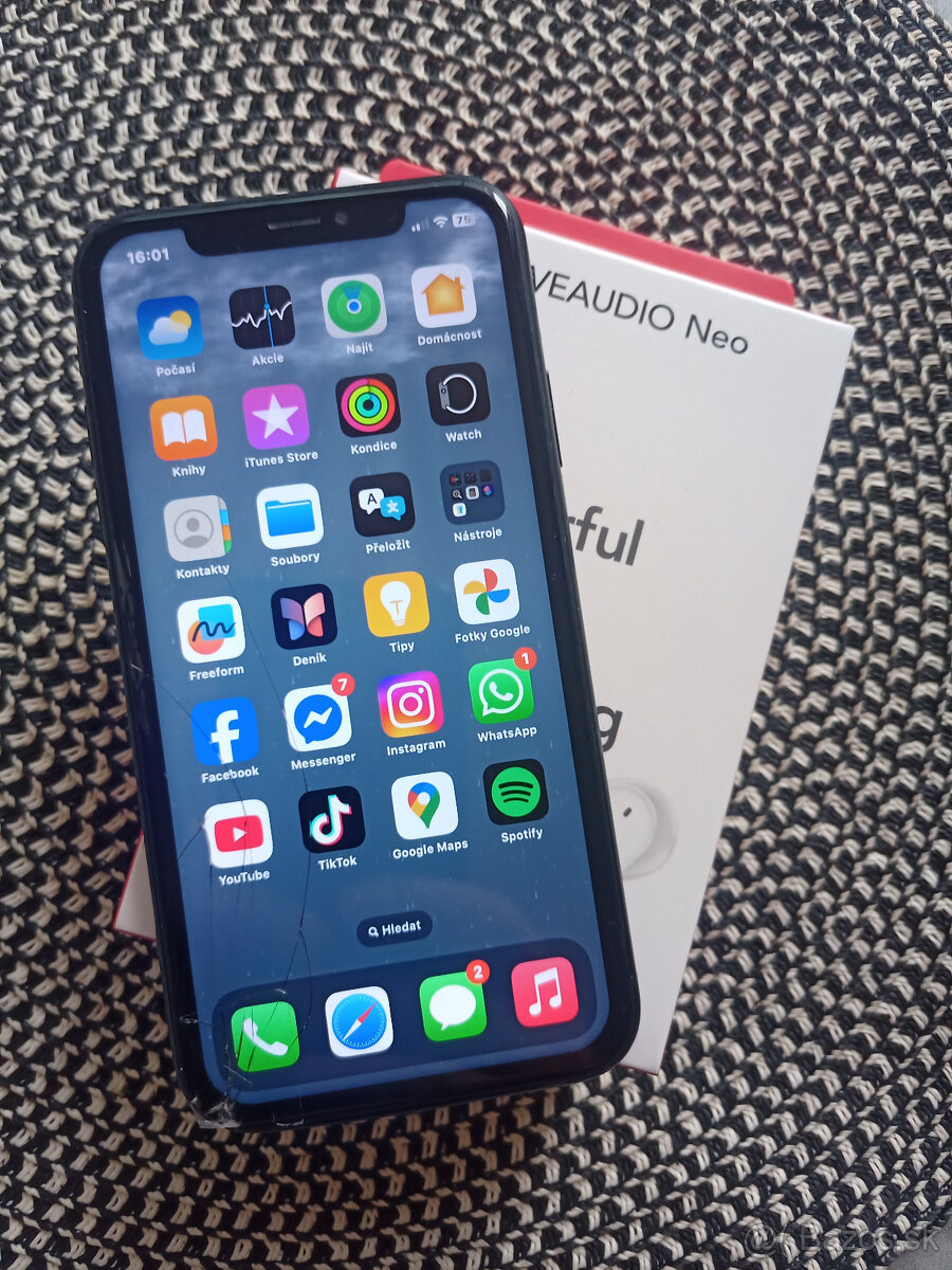 Apple iPhone XR 64GB plus sluchátka