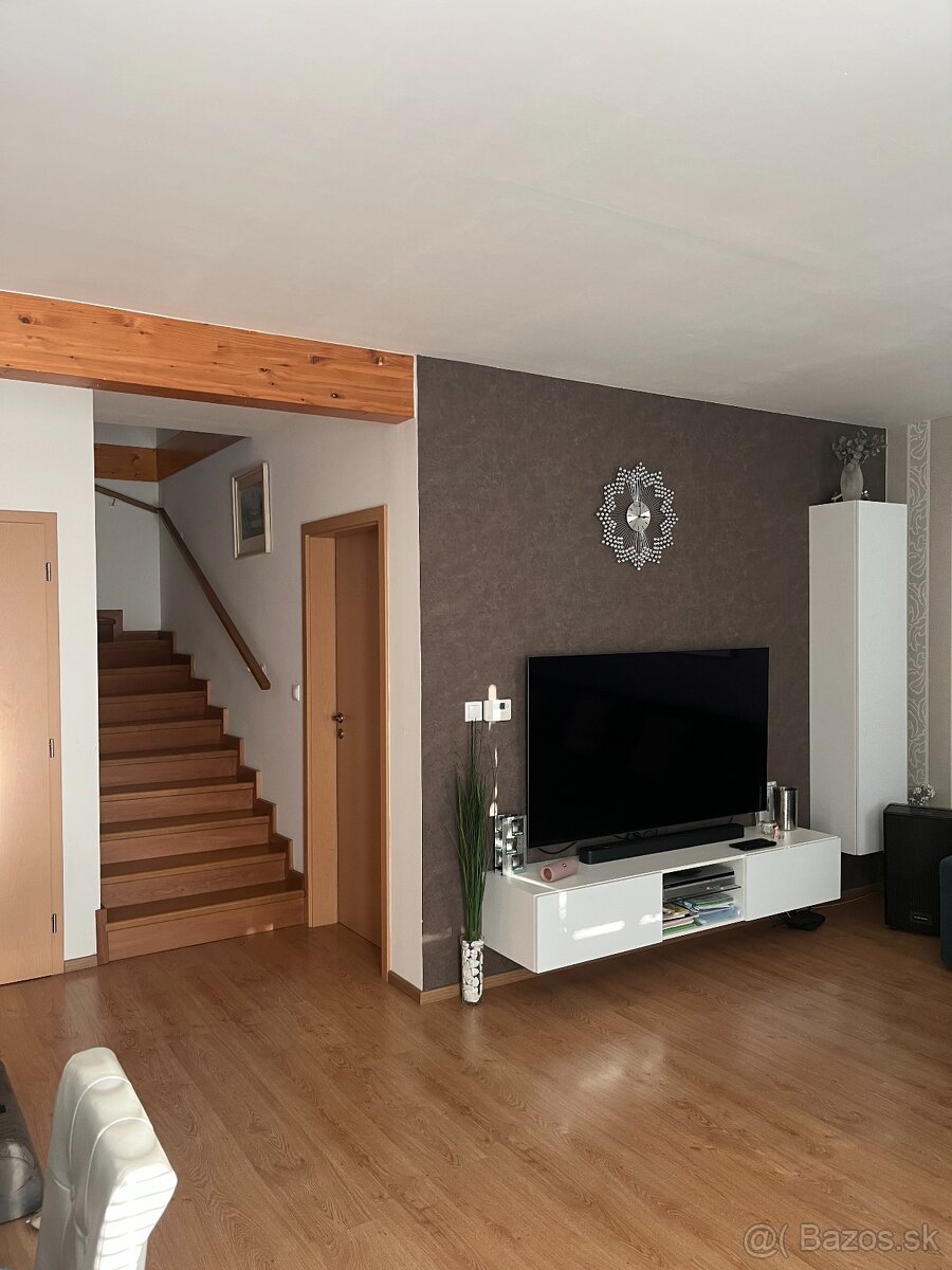 Poschodový rodinný dom