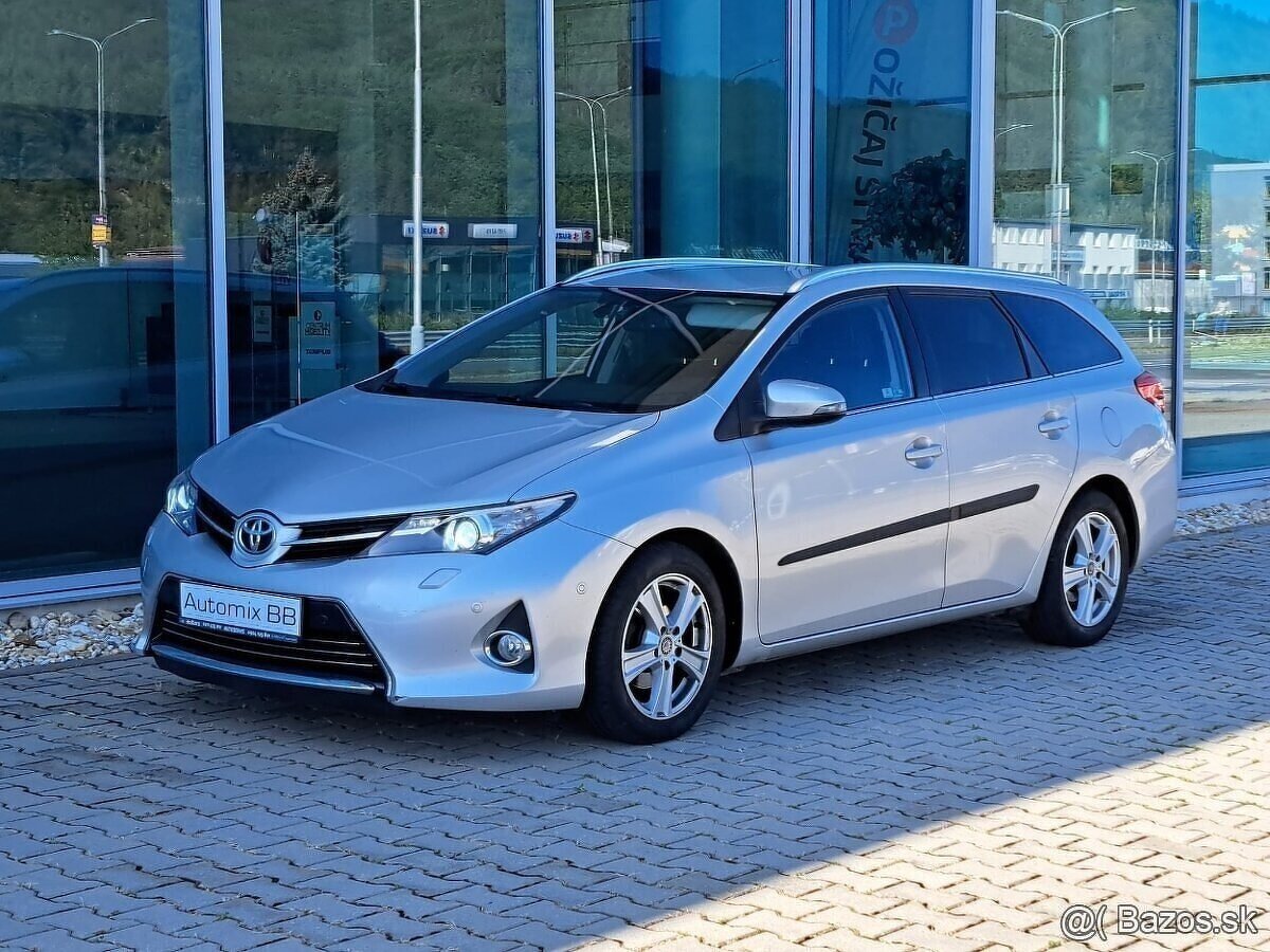 Toyota Auris Touring Sports 1.6 benzín  (AUTOMAT)