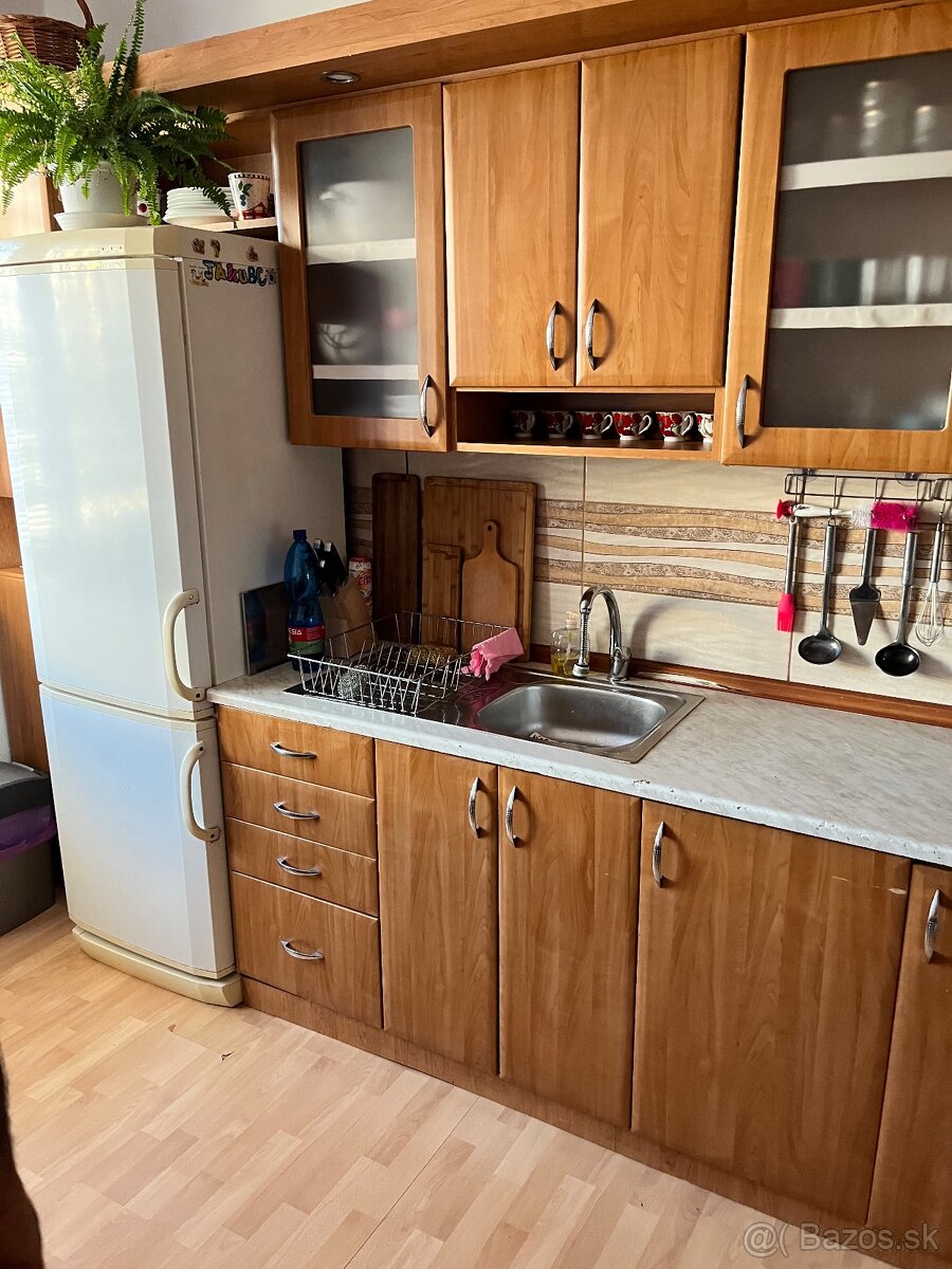 Kuchynská linka + spotrebiče