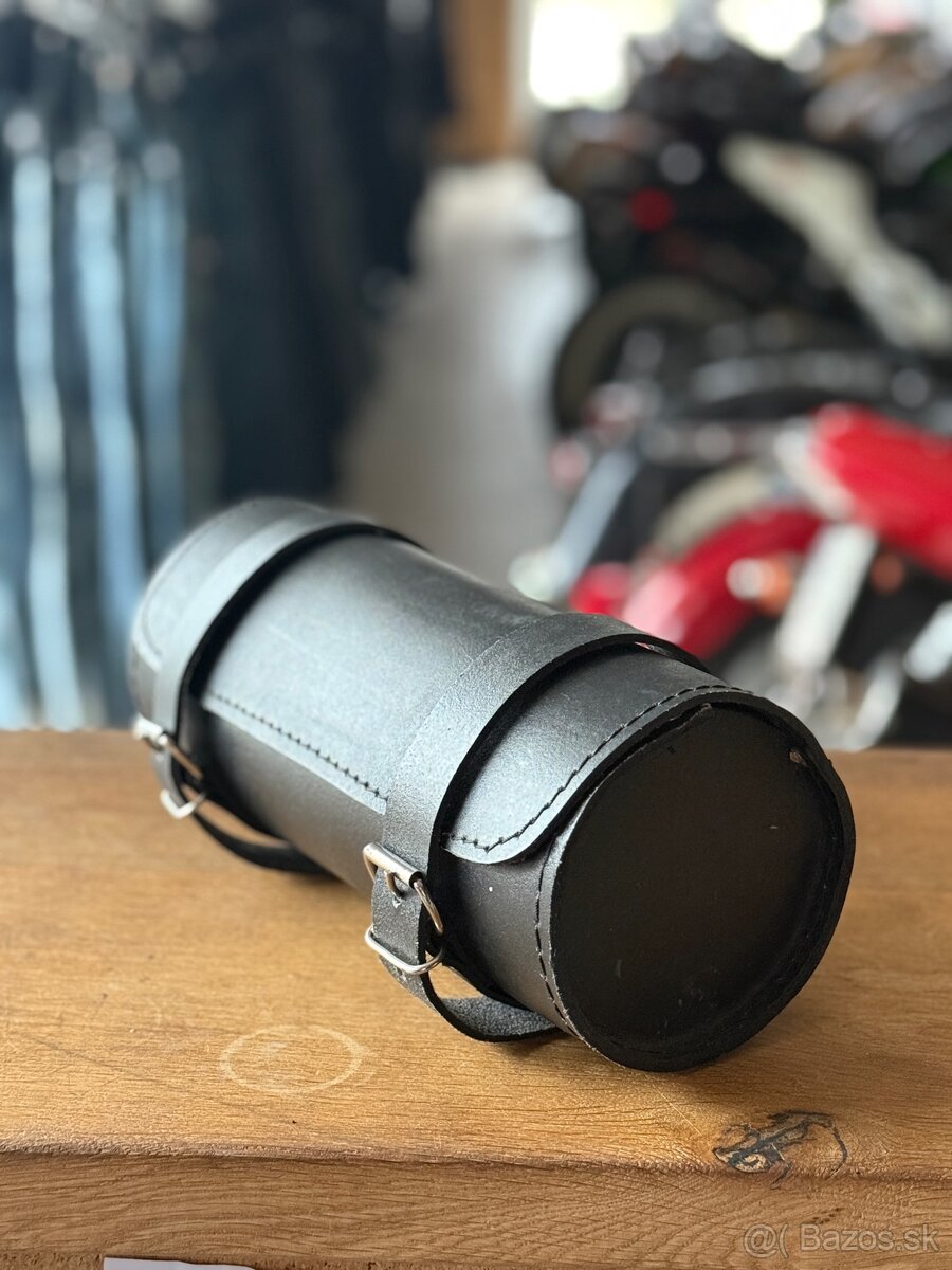 Kožená rolka na motorku