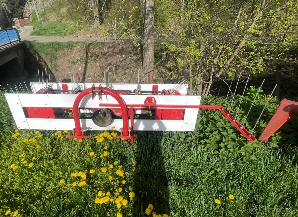 Obraceč a shrnovač sena