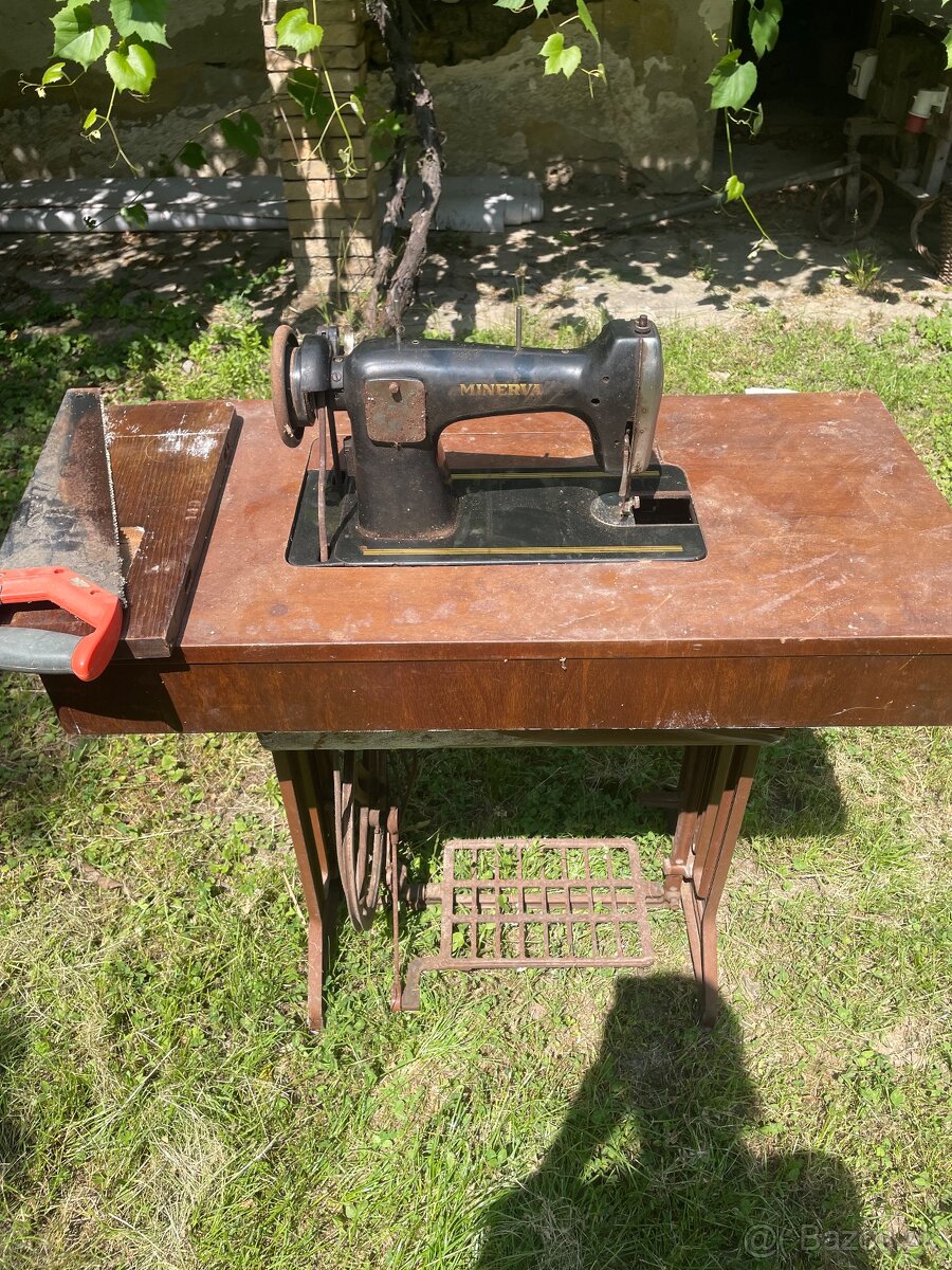 Retro šijací stroj