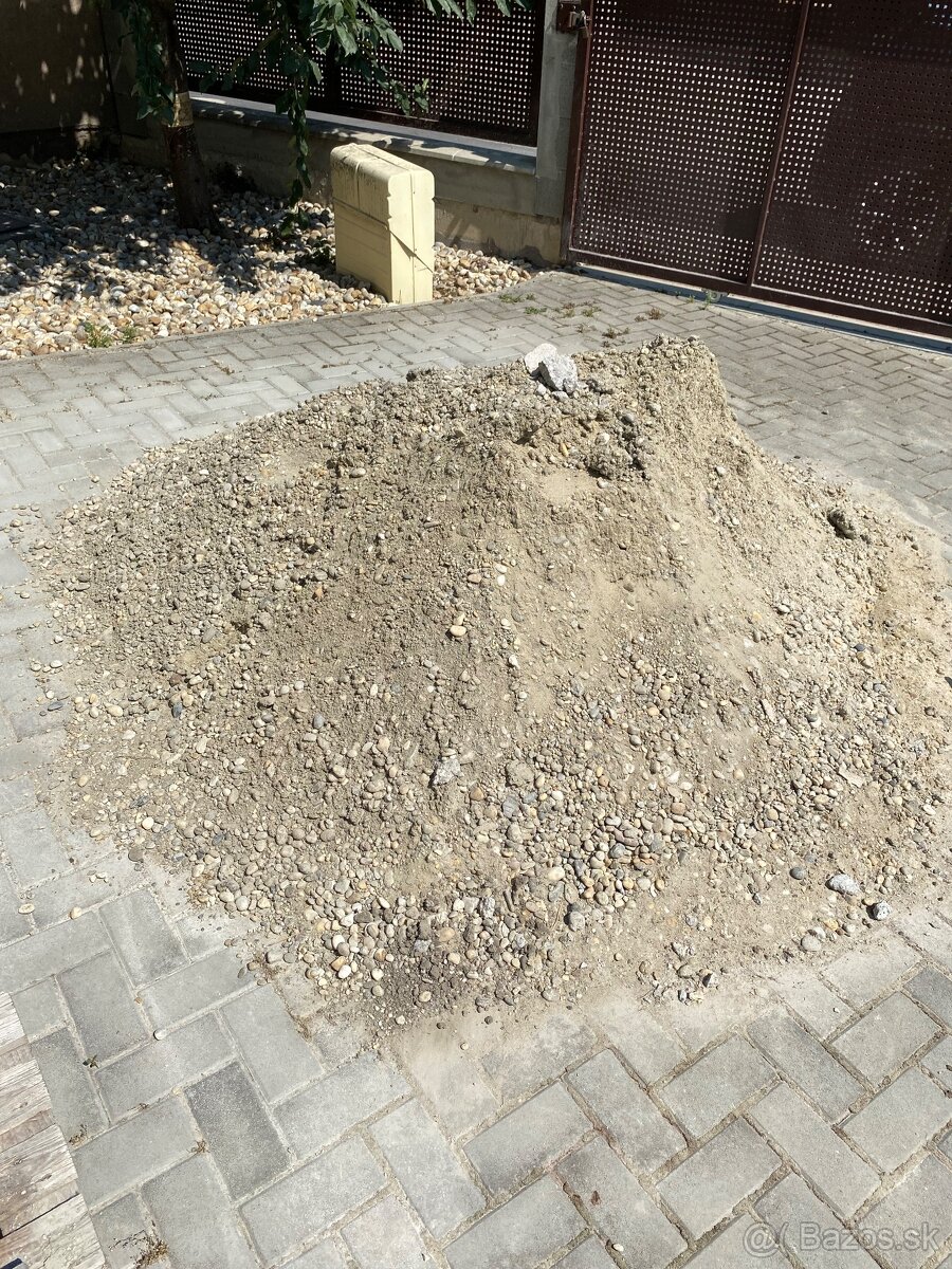 Darujem štrk