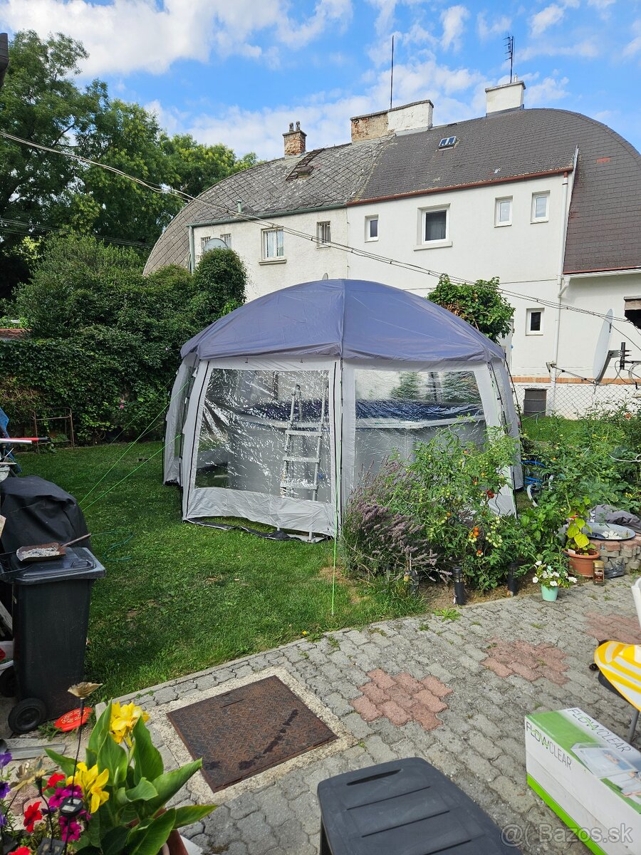 Kupola na bazén