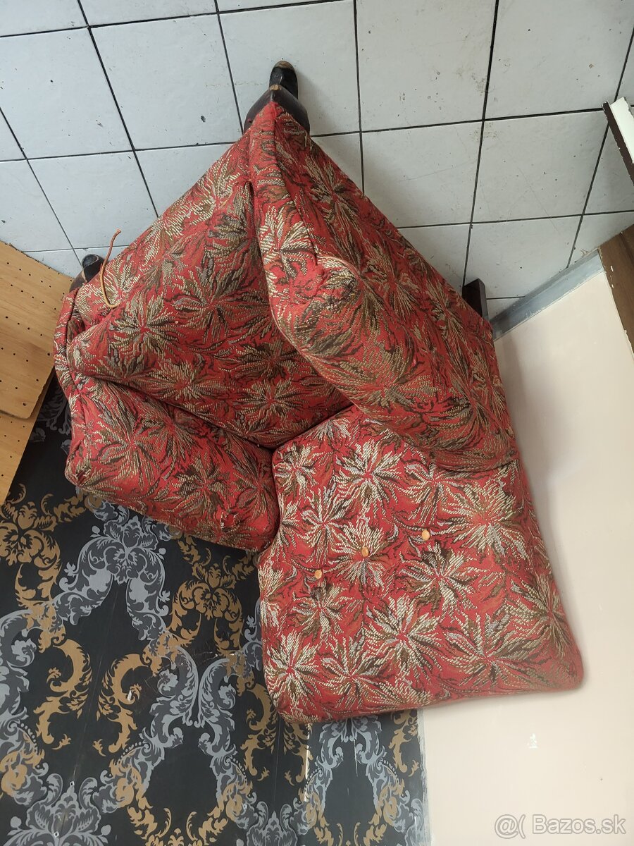 Starozitne kreslo
