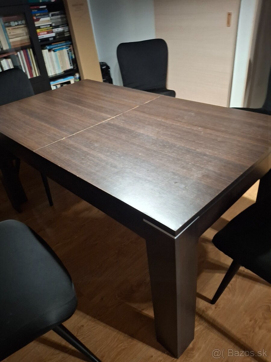 Predám jedálenský stôl a konferenčný stolík