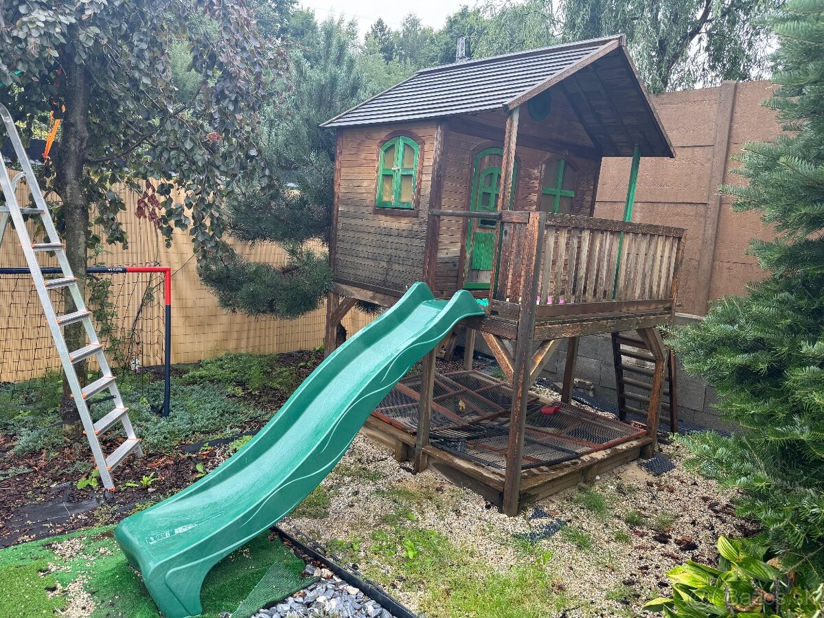 Záhradný, drevený domček