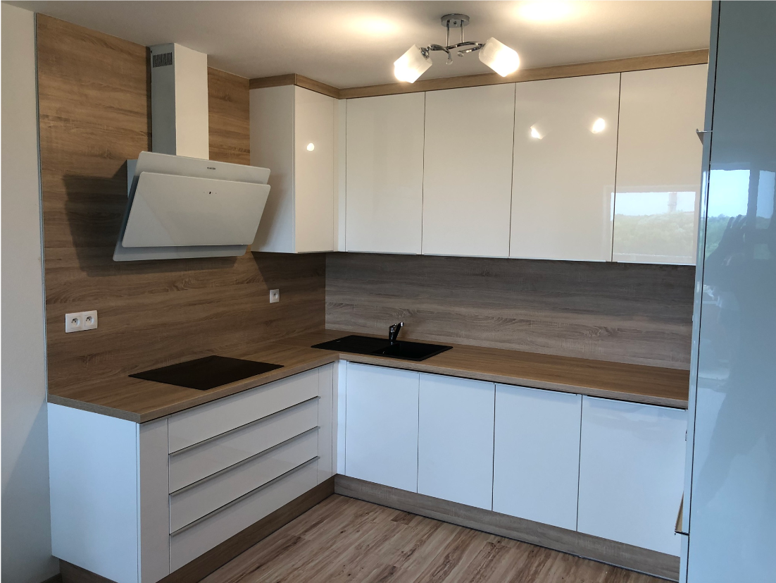Moderný priestraný 2 izbový byt s garážovým státim