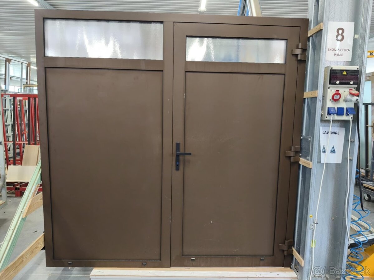 Nové hliníkové vchodové dvere + fix