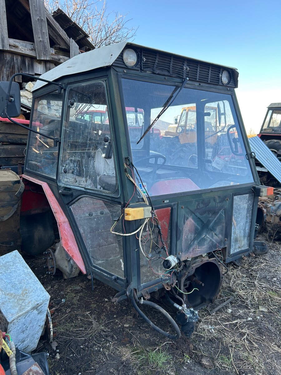 Kabína pedám rôzne kabíny na Zetor major